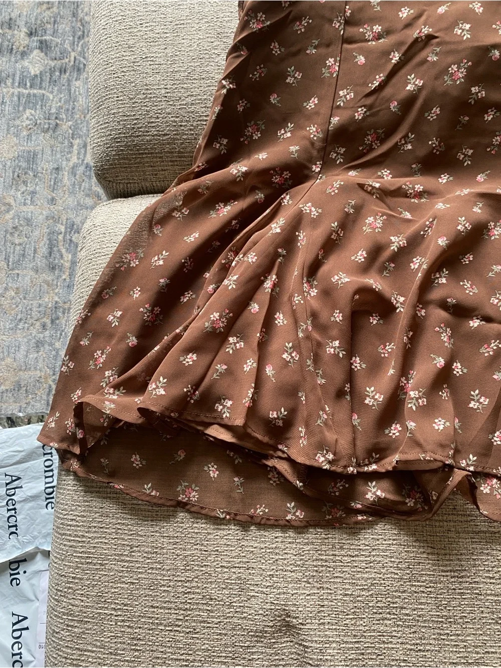 Abercrombie and Fitch Bra-Free Lace-Trim Button-Through Mini Dress —Brown Floral - Picture 4 of 9